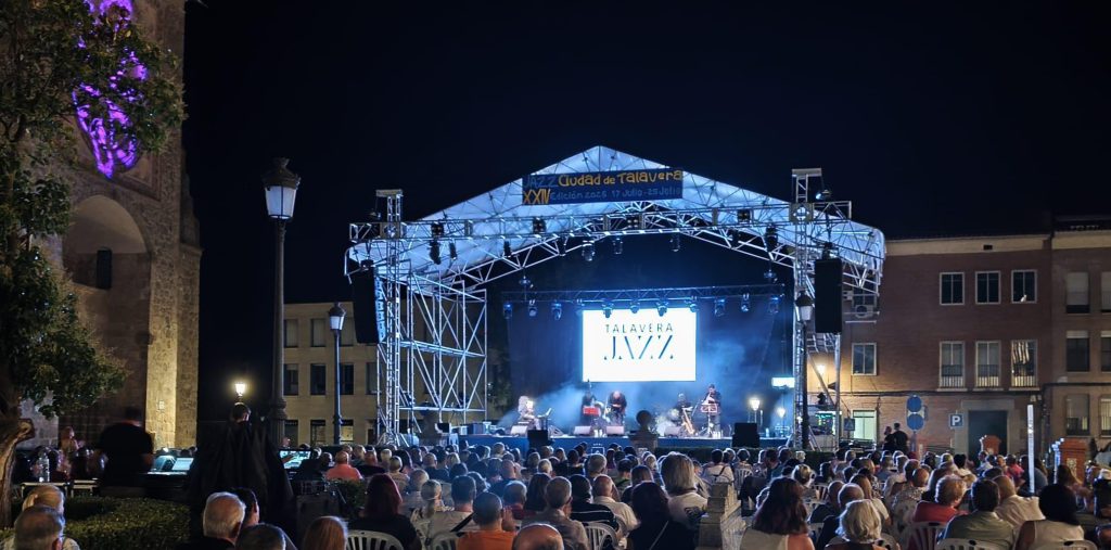 Javier Elorrieta enamora al público en Talavera con una inolvidable noche de jazz