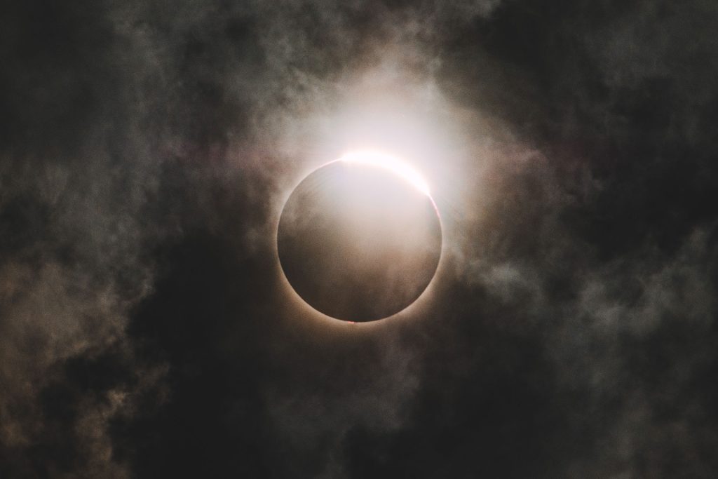 Sanidad se suma a la campaña informativa ‘Eclipse Solar 2026: protege tus ojos’