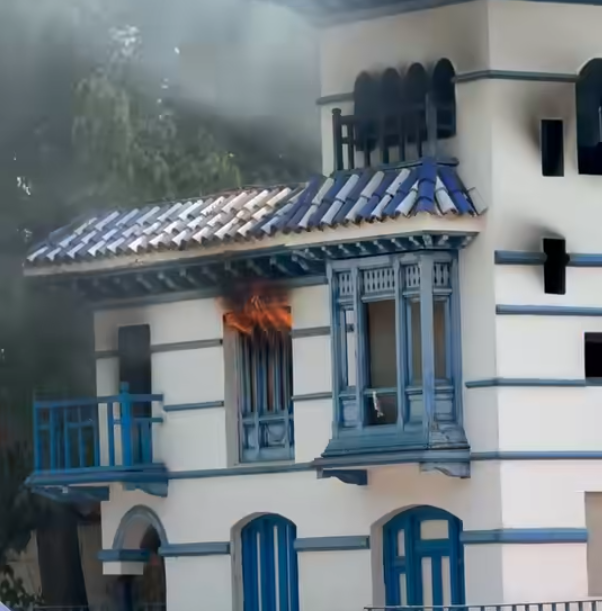 Un incendio presuntamente provocado movilizó a los bomberos en la caseta de los patos de Talavera de la Reina