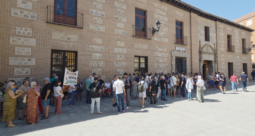 Momentos de la concentración antes del pleno