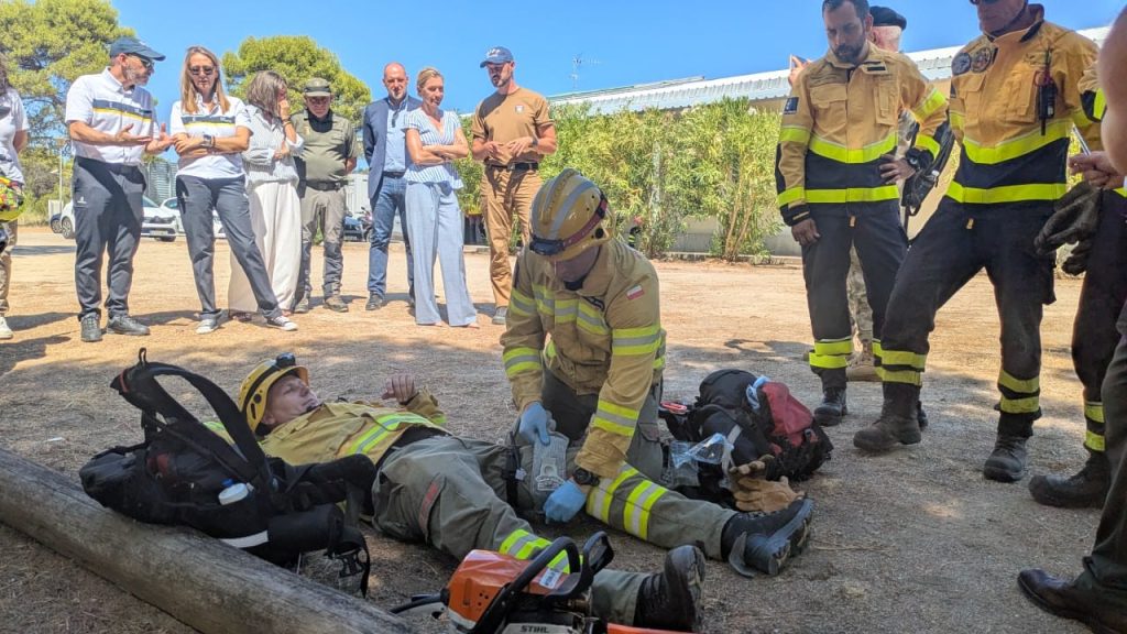 La base del Cerro Negro, en Talavera, recibe la visita de la embajadora de Polonia