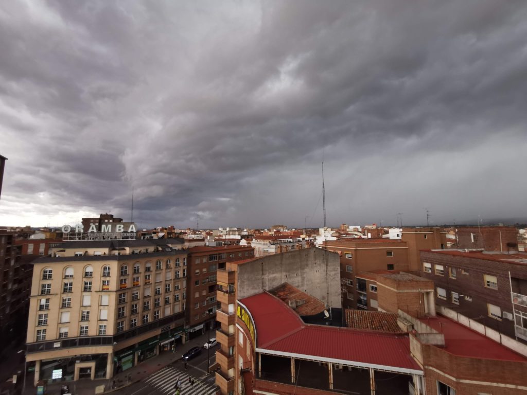 Aviso amarillo en Talavera por lluvias y tormentas este lunes