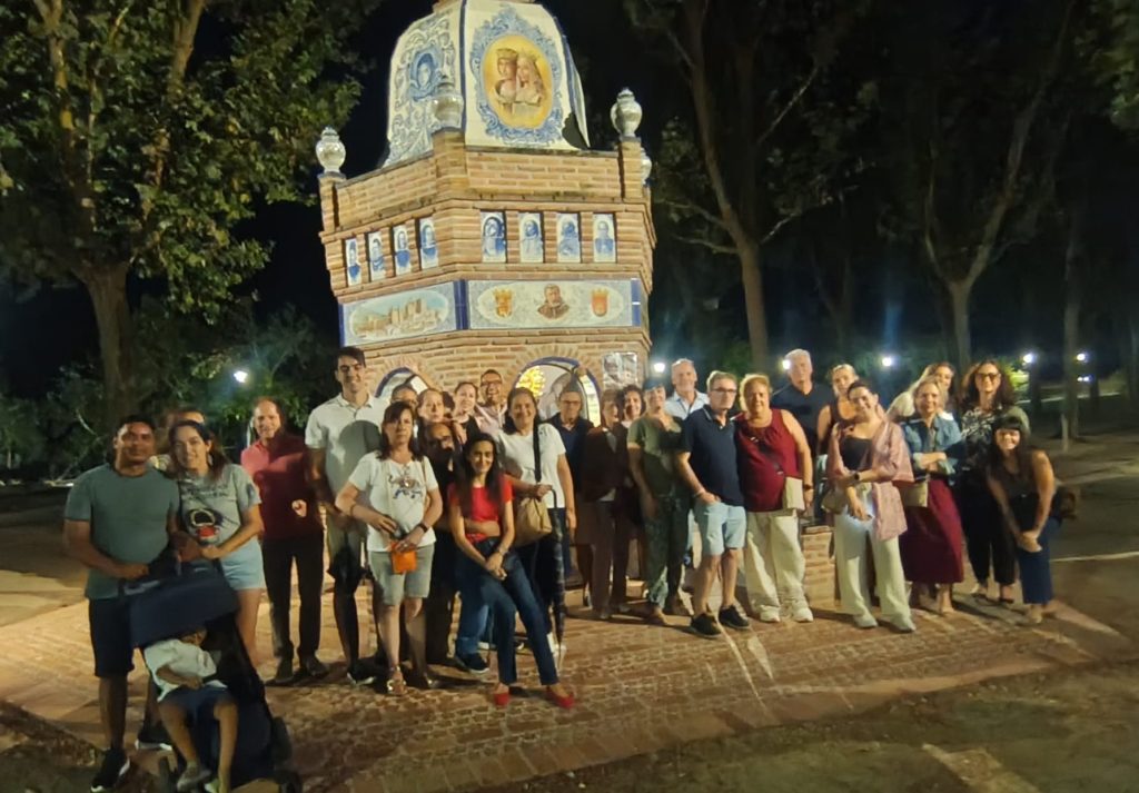 La ruta «Secretos al atardecer» reunió a numerosos participantes en Talavera