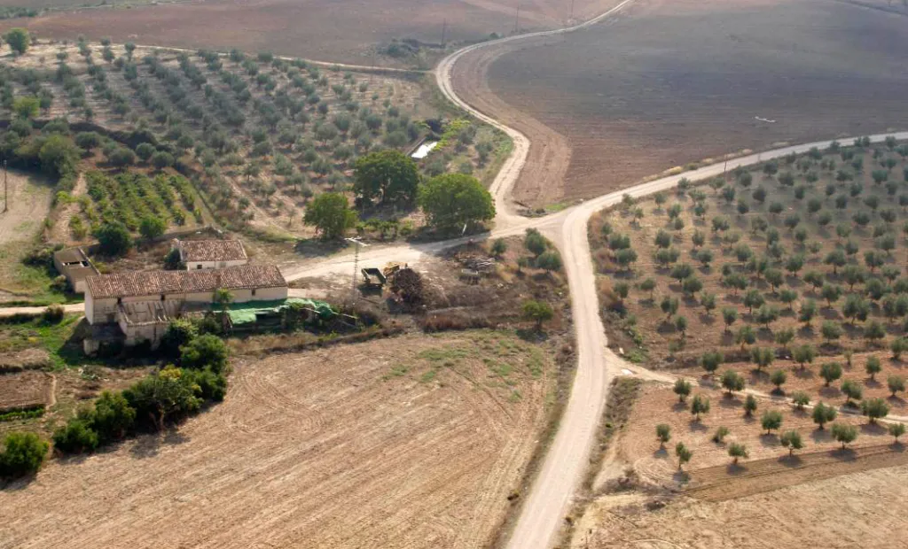 Castilla-La Mancha destina 10 millones de euros a mejorar los caminos rurales