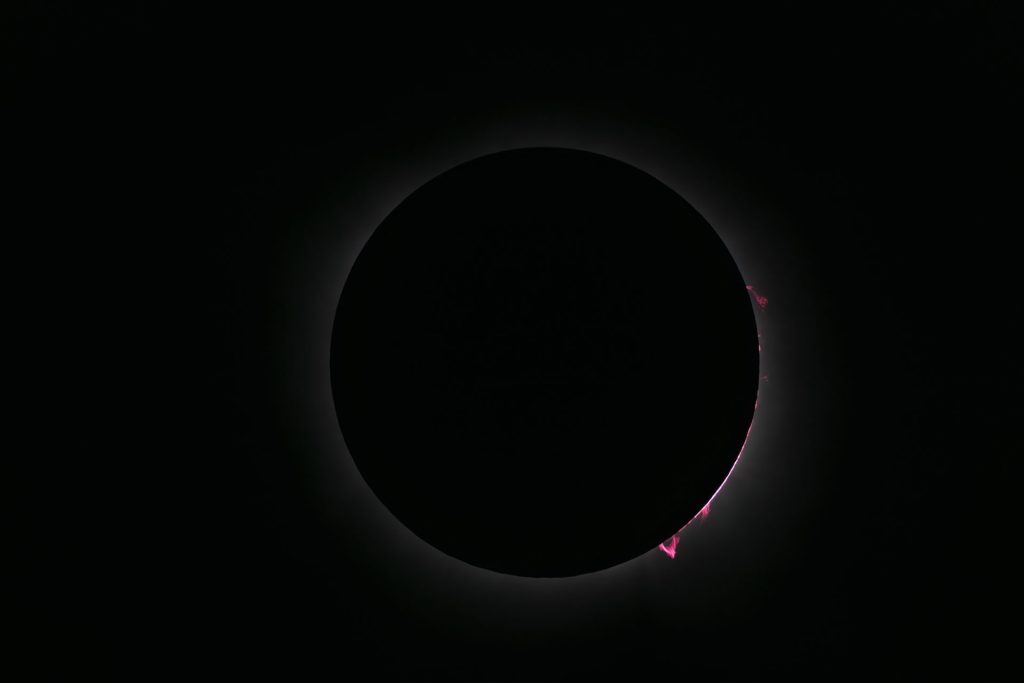 Guía para fotografiar un eclipse solar sin poner en riesgo tu cámara