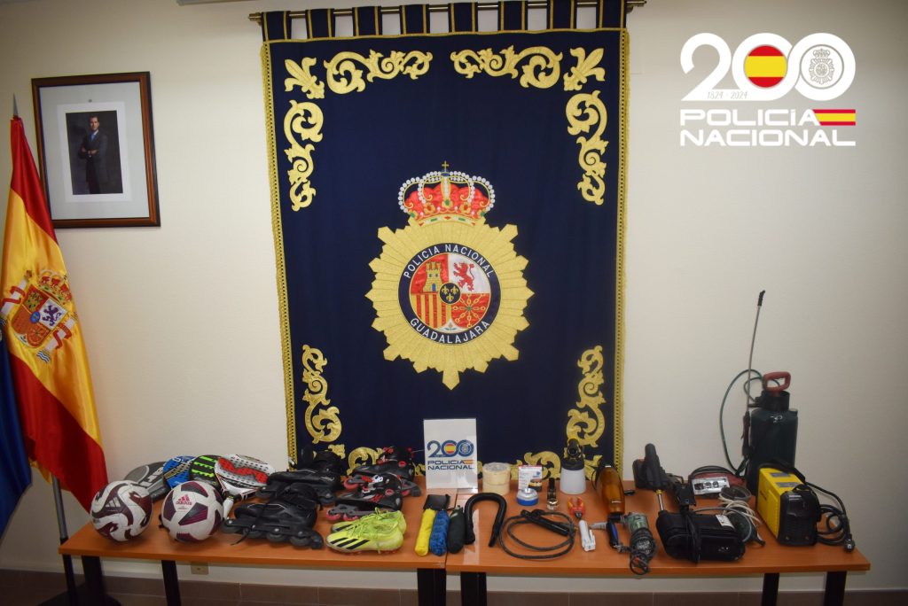 Dos detenidos tras una persecución con un coche robado y numerosas herramientas en su interior