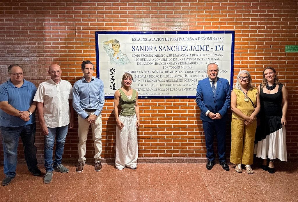 Talavera inaugura un mural de cerámica dedicado a la karateka olímpica Sandra Sánchez