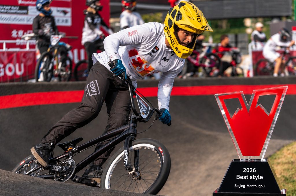 Ángel Heras brilla en el Mundial de Pump Track en China y recibe el premio al piloto con más estilo